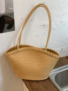 Elegante bolso tote de cuero tejido amarillo con correas largas para el verano y playa (90)