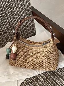 Borsa a spalla in paglia intrecciata con ciondolo arcobaleno per vacanze estive al mare