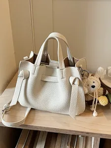 Sac cabas chic minimaliste en cuir grainé blanc cassé avec d'élégants détails noués