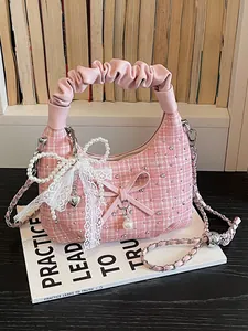 Sac hobo élégant en tweed rose avec poignée à volants et décorations en dentelle de perles