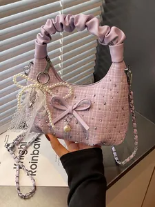 Sac à main croissant plissé violet élégant pour femme avec nœud et breloques en perles