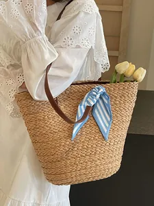 Sac Fourre-tout Tissé en Paille Fait à la Main pour Femmes Grande Capacité Sac à Bandoulière de Plage avec Foulard Rayé et Décor de Rivets Sac en Paille Boho