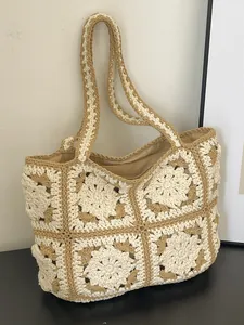 Handgefertigte Häkel-Tasche mit Granny-Square-Muster für Strand und Sommerausflüge