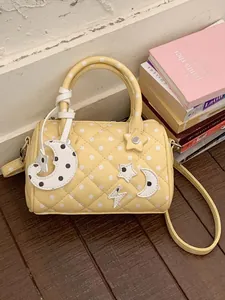 Sac à main Boston matelassé jaune à pois avec breloques étoile et lune pour femmes