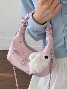 Elegante borsa a tracolla rosa plissettata con motivi a stelle e ciondolo a coniglio