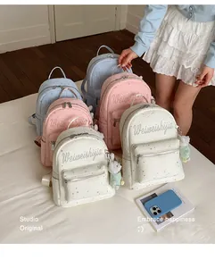 Colección de mini mochilas con estampado de estrellas en colores pastel y colgante de oso