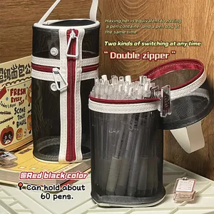 Vue détaillée de la trousse en filet 2-en-1 avec double fermeture éclair et grande capacité.