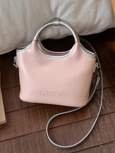 Sac à main rose pour femme avec poignées rondes argentées et texte PANTOR en relief