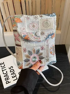 Elegante borsa a tracolla etnica azzurra con raffinati ricami floreali per cellulare
