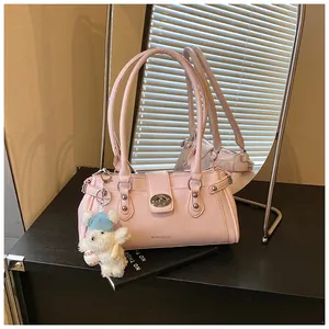 Élégant sac à main vintage rose pour femme avec un joli détail de porte-clés chiot blanc