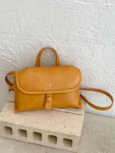 Premium mosterdgele crossbody handtas voor dames met een minimalistisch XX-stiksel