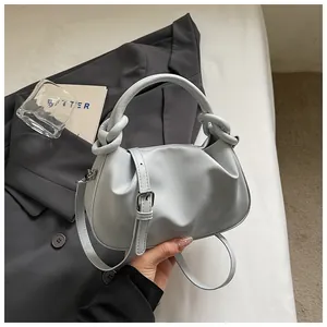 Sac à main élégant bleu clair avec poignée supérieure et bandoulière réglable