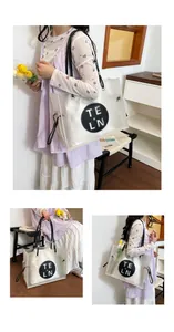 Stilvolle transparente Tragetasche mit 'TE LN'-Patch in diversen Lifestyle-Posen