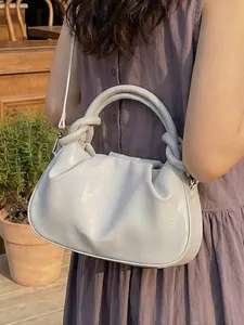 Élégant sac à main et sac bandoulière gris clair pour femme avec poignée nouée