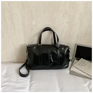 Sac à main noir brillant vintage pour femme, sac polochon élégant avec bandoulière