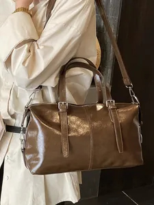 Sac Boston vintage en cuir marron brillant pour femme avec double poignée et bandoulière