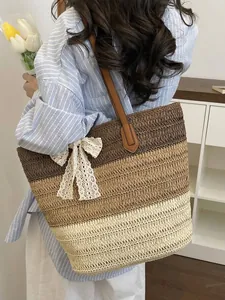 Sac cabas en paille tissé main avec blocs de trois couleurs et joli nœud en dentelle