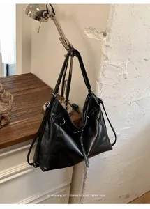 Elegante borsa tote nera capiente 3 in 1 e zaino da donna in stile retrò sofisticato