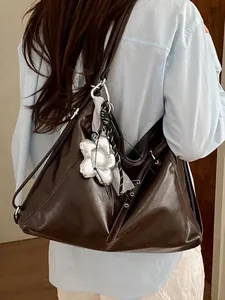 Zaino tote 3-in-1 in ecopelle marrone di grande capacità con ciondolo a fiore