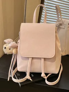 Modischer rosa Damenrucksack mit süßem Bärenanhänger und praktischem Kordelzug