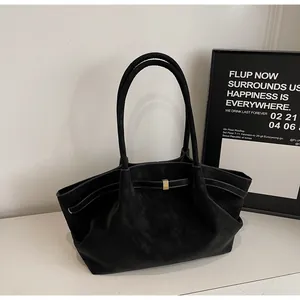 Chic vintage pleated black tote bag with large capacity and elegant gold buckle