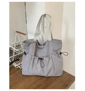 Stilvolle große karierte Canvas-Tragetasche für Damen im grau-weißen Gingham-Stil