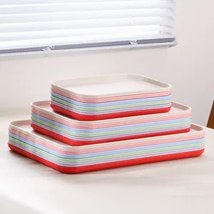 Juego de bandejas rectangulares de plástico de colores en varios tamaños para servir