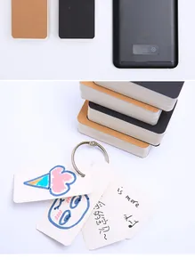 Détail de fiches de révision vierges DIY avec reliure à anneaux et notes dessinées à la main