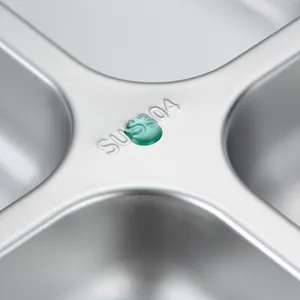 Detailed view of the SUS304 engraving on a premium 304 stainless steel lunch box
