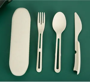 Juego de cubiertos ecológicos de paja de trigo con tenedor, cuchara, cuchillo y estuche.