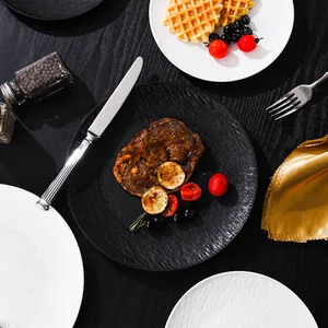 Moderne PP-Kunststoffteller mit Hammerschlag-Textur für Steak und Salat in Schwarz Weiß