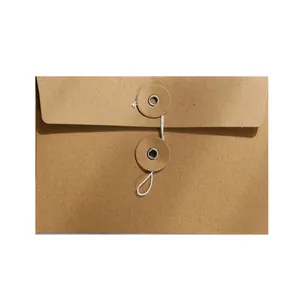 Enveloppe vintage en papier kraft avec fermeture à ficelle pour documents et cartes