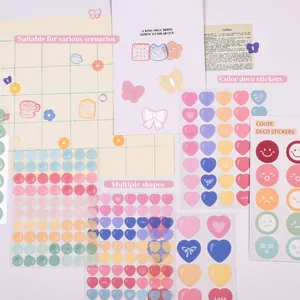 Leuke kleurrijke decoratieve stickersets met punt hart en emoji vormen voor dagboek