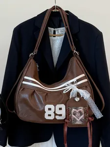 Borsa tote vintage in pelle marrone con ricamo numero 89 e dettaglio in pizzo