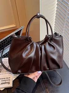 Borsa a secchiello plissettata in morbida pelle marrone scuro retrò dal design elegante