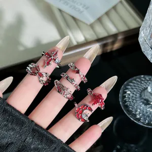 Gothic-Punk-Ringe-Set mit rotem Emaille-Spinnennetz- und Kreuz-Designs für Frauen