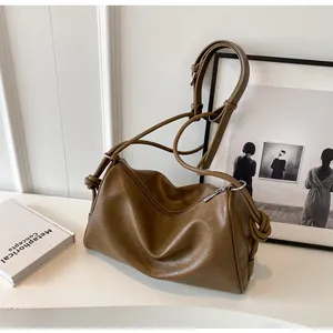 Borsa a tracolla vintage marrone capiente con dettaglio nodo
