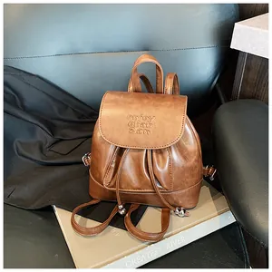 Vintage brauner kleiner Damenrucksack aus weichem PU-Leder mit Kordelzug und Klappdeckel