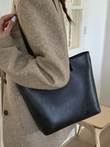 Elegant black leather commuter tote bag for women with large capacity minimalist style