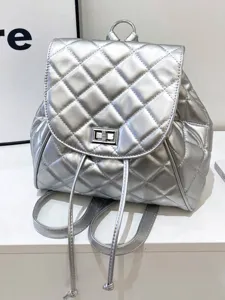 Mini sac à dos matelassé argenté tendance pour femme avec fermoir rotatif et bretelles