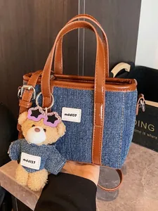 Dames denim tote tas met bruine rand en schattige teddybeer bedeltje crossbody