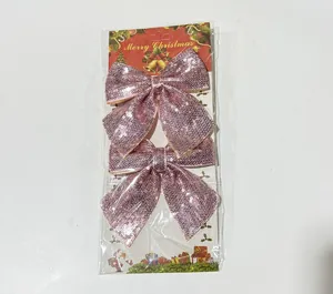 Set van twee grote roze kerststrikken met pailletten in een feestelijke verpakking