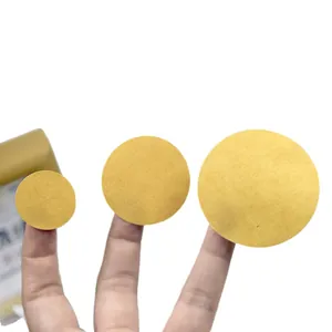 Étiquettes adhésives rondes en papier kraft naturel en trois tailles différentes ici
