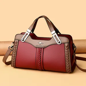 Elegante borsa a tracolla in pelle bordeaux per donna con design minimalista e logo canguro