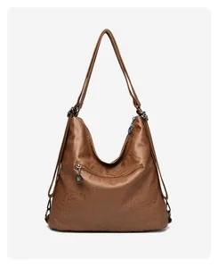 Grote bruine hobo-tas van zacht leer met vintage textuur en voorvak met rits