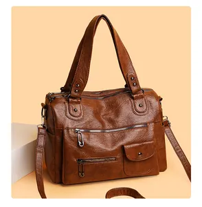 Detailansicht einer braunen PU-Lederhandtasche im Vintage-Stil mit Reißverschlüssen