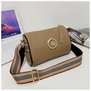 Borsa a tracolla retrò in pelle kaki con dettaglio ampia tracolla in tela a righe