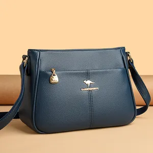 Elegante dunkelblaue Umhängetasche aus genarbtem Leder mit edlen goldenen Details