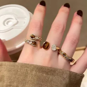 Elegantes Maillard-Stil Tigerauge- und Zirkon-Stapelring-Set für das tägliche Tragen