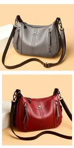 Bolsos bandolera elegantes de mujer con múltiples compartimentos en gris y rojo.